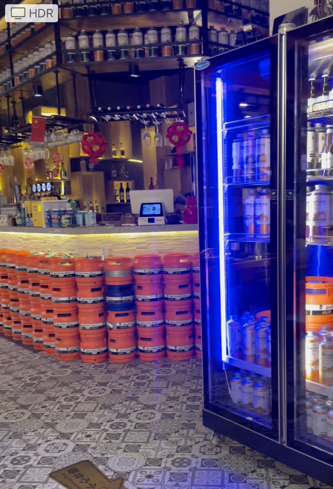 新疆的精酿啤酒厂：酒花农场-精酿啤酒开怀畅饮_tuteng000001-站酷ZCOOL